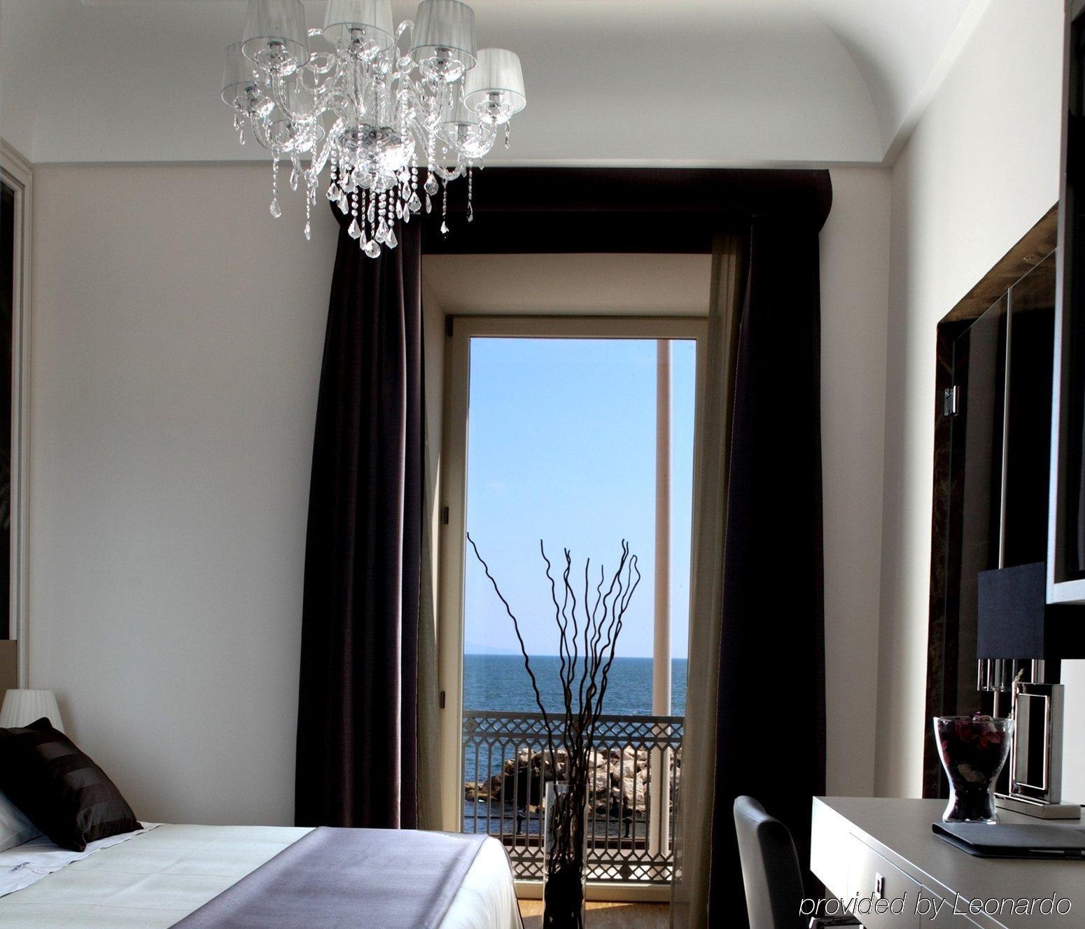 Partenope Relais Hotel 4*